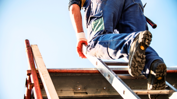 BAYSIDE ROOF RESORATION REPAIRS BRISBANE SUNSHINE COAST How to Prevent Slip Hazards When Cleaning a Metal or Tile Roof How to Prevent Slip Hazards When Cleaning a Metal or Tile Roof